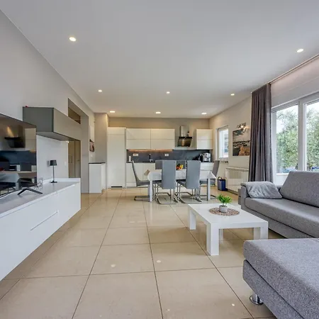 Elegant Panoramic Seaview