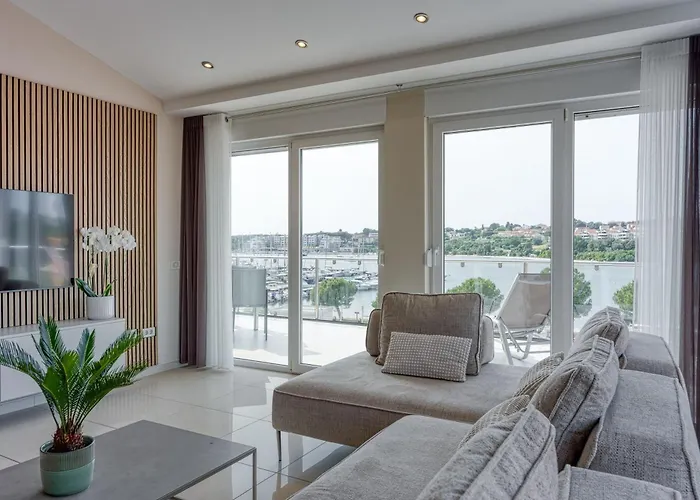 Elegant Panoramic Seaview Lejlighed