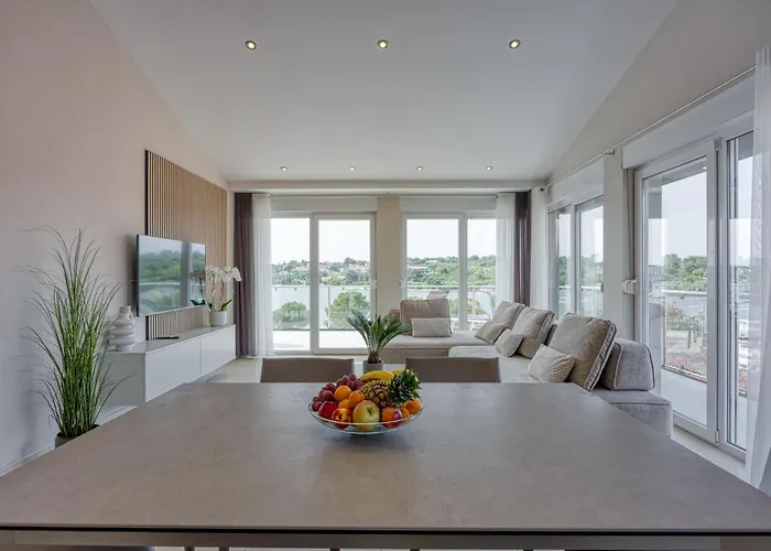 Elegant Panoramic Seaview Lejlighed *