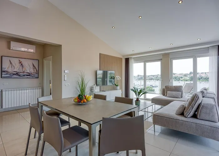 Elegant Panoramic Seaview Lejlighed
