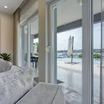 Elegant Panoramic Seaview プーラ