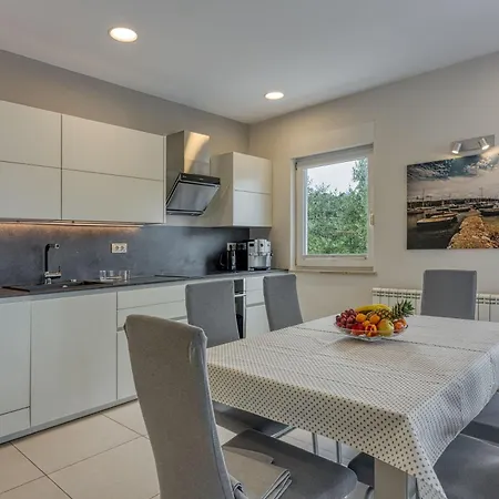 Elegant Panoramic Seaview