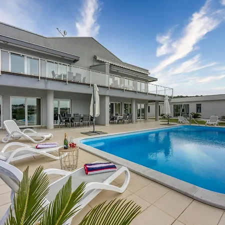 Elegant Panoramic Seaview Pula