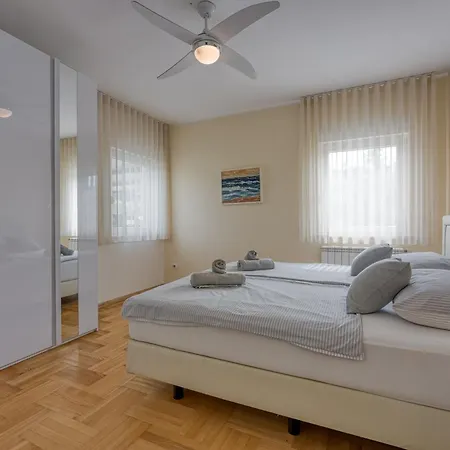 Elegant Panoramic Seaview Pola