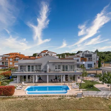 Elegant Panoramic Seaview * 풀라