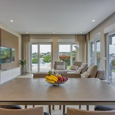 Elegant Panoramic Seaview *