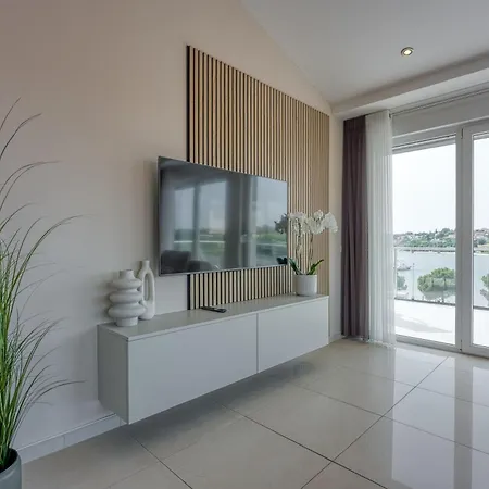 Elegant Panoramic Seaview