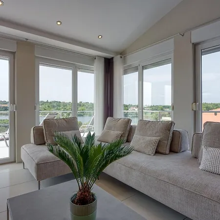 Elegant Panoramic Seaview