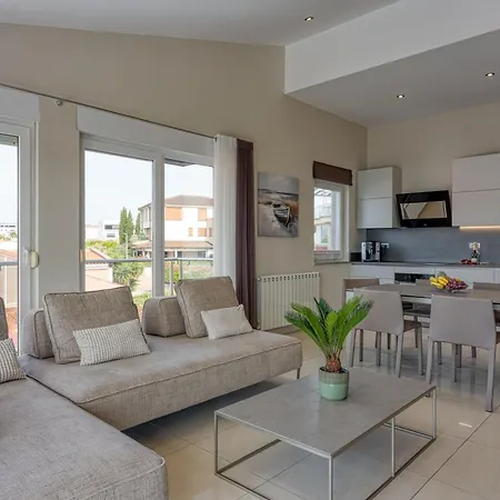 Elegant Panoramic Seaview Apartment Pula
