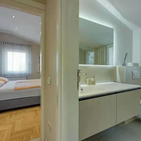 Appartement Elegant Panoramic Seaview Pula