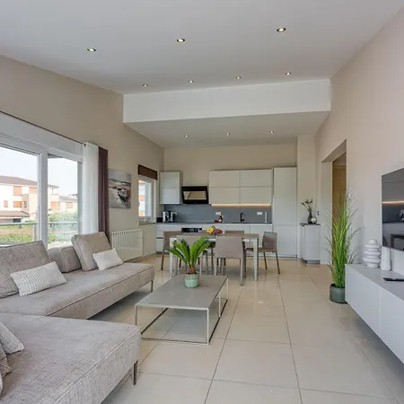 Elegant Panoramic Seaview *