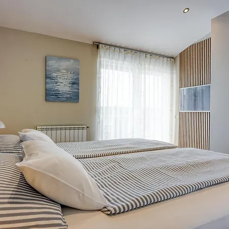 Elegant Panoramic Seaview 풀라