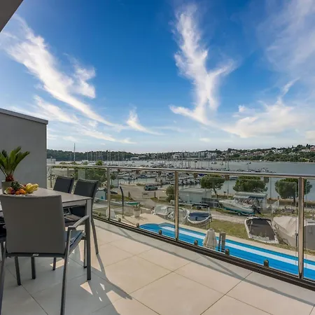 Elegant Panoramic Seaview Apartment *