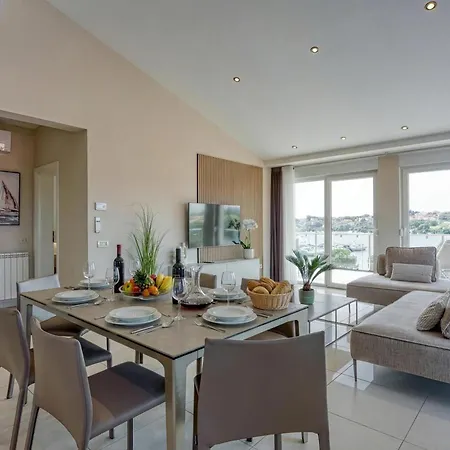 Elegant Panoramic Seaview Apartment Pula
