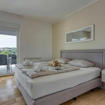 Elegant Panoramic Seaview Apartment Pula