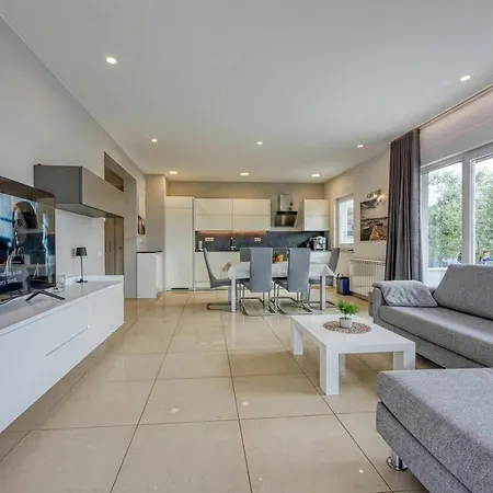 Elegant Panoramic Seaview