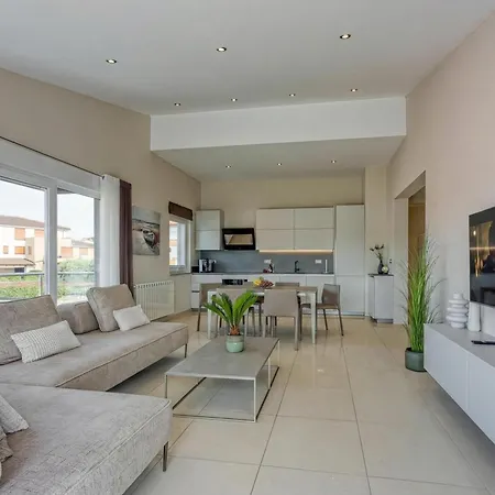 Elegant Panoramic Seaview Apartment