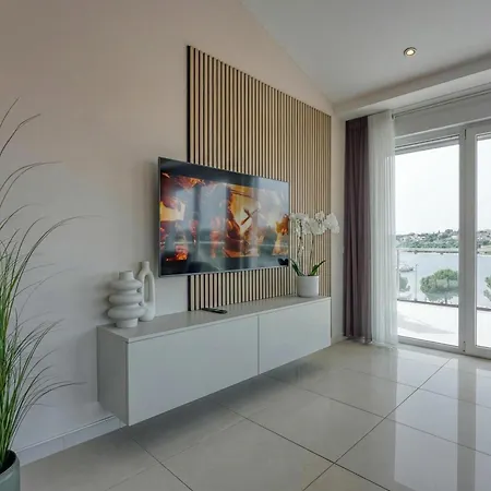 Apartment Elegant Panoramic Seaview Pula