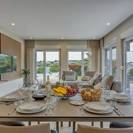 Elegant Panoramic Seaview Apartment Pula