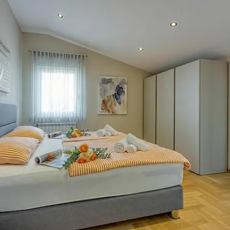 Elegant Panoramic Seaview *