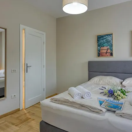 Elegant Panoramic Seaview Apartment