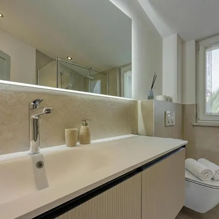 Elegant Panoramic Seaview Appartamento