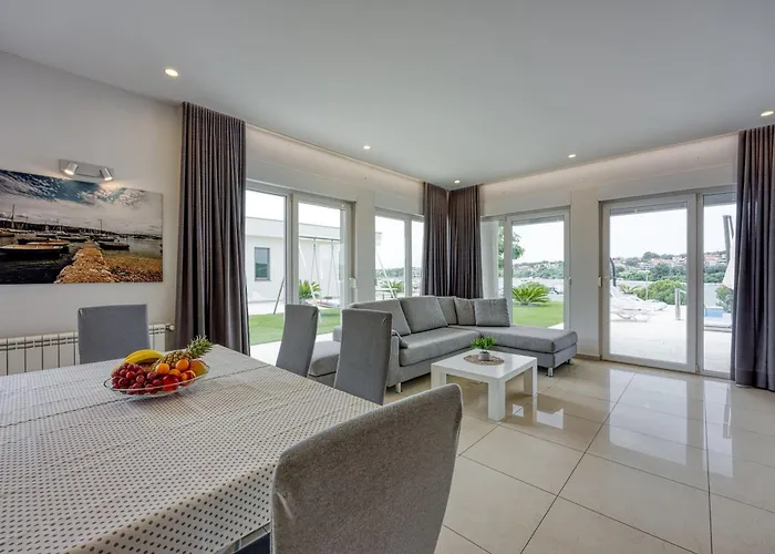 Appartement Elegant Panoramic Seaview Pula