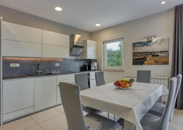 Elegant Panoramic Seaview