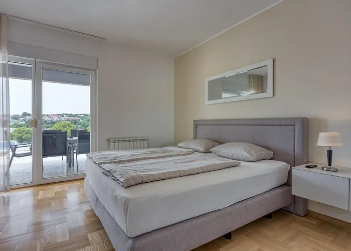 Elegant Panoramic Seaview Apartment *