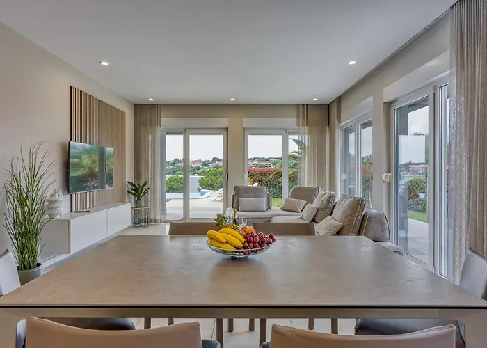 Elegant Panoramic Seaview *