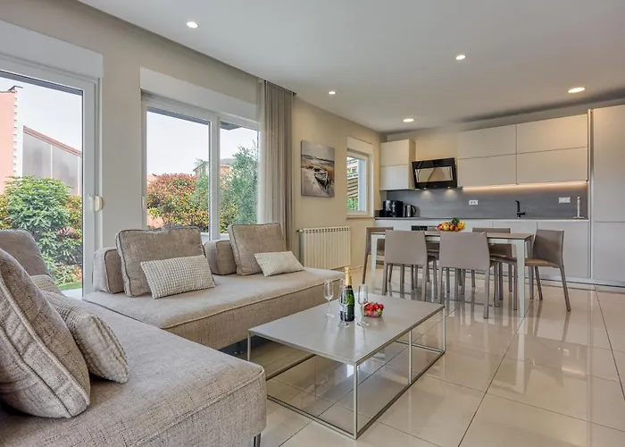 Elegant Panoramic Seaview