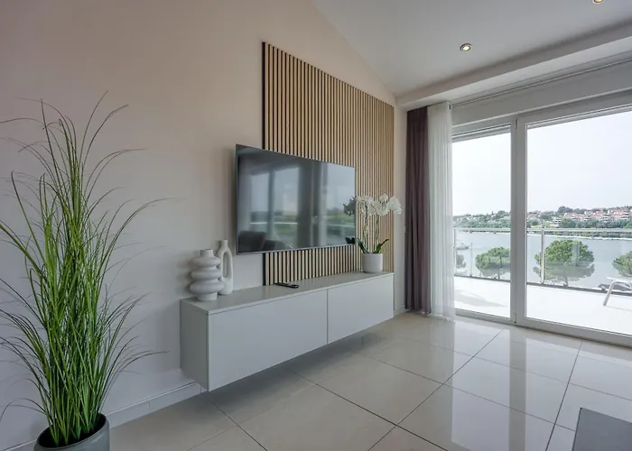 Elegant Panoramic Seaview