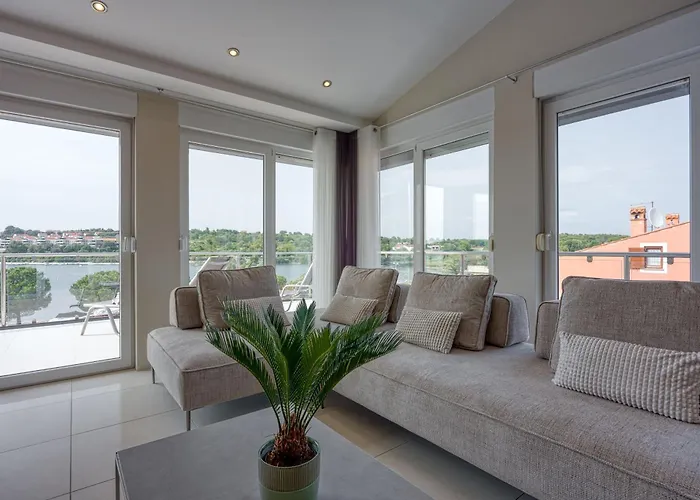 Elegant Panoramic Seaview