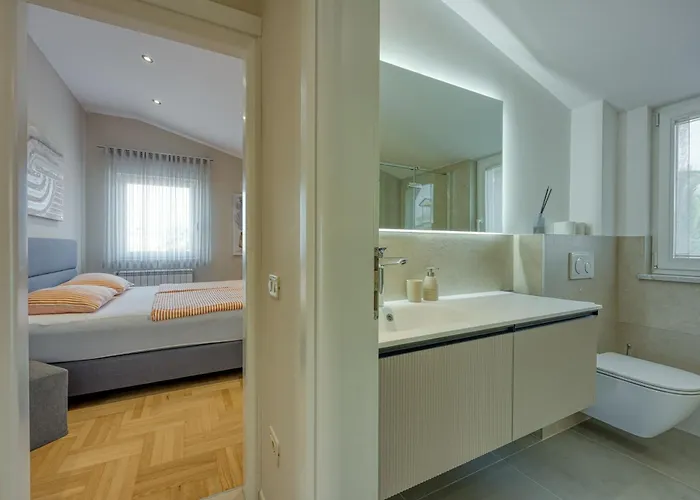 Apartment Elegant Panoramic Seaview Pula