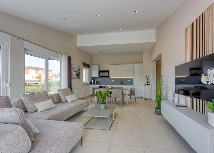 Elegant Panoramic Seaview *