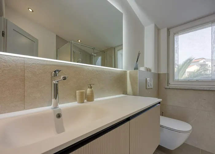 Elegant Panoramic Seaview Apartment Pula