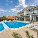 Elegant Panoramic Seaview *